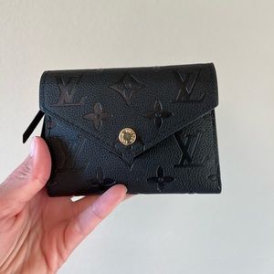 Non-Authentic Louis Vuitton bifold wallet